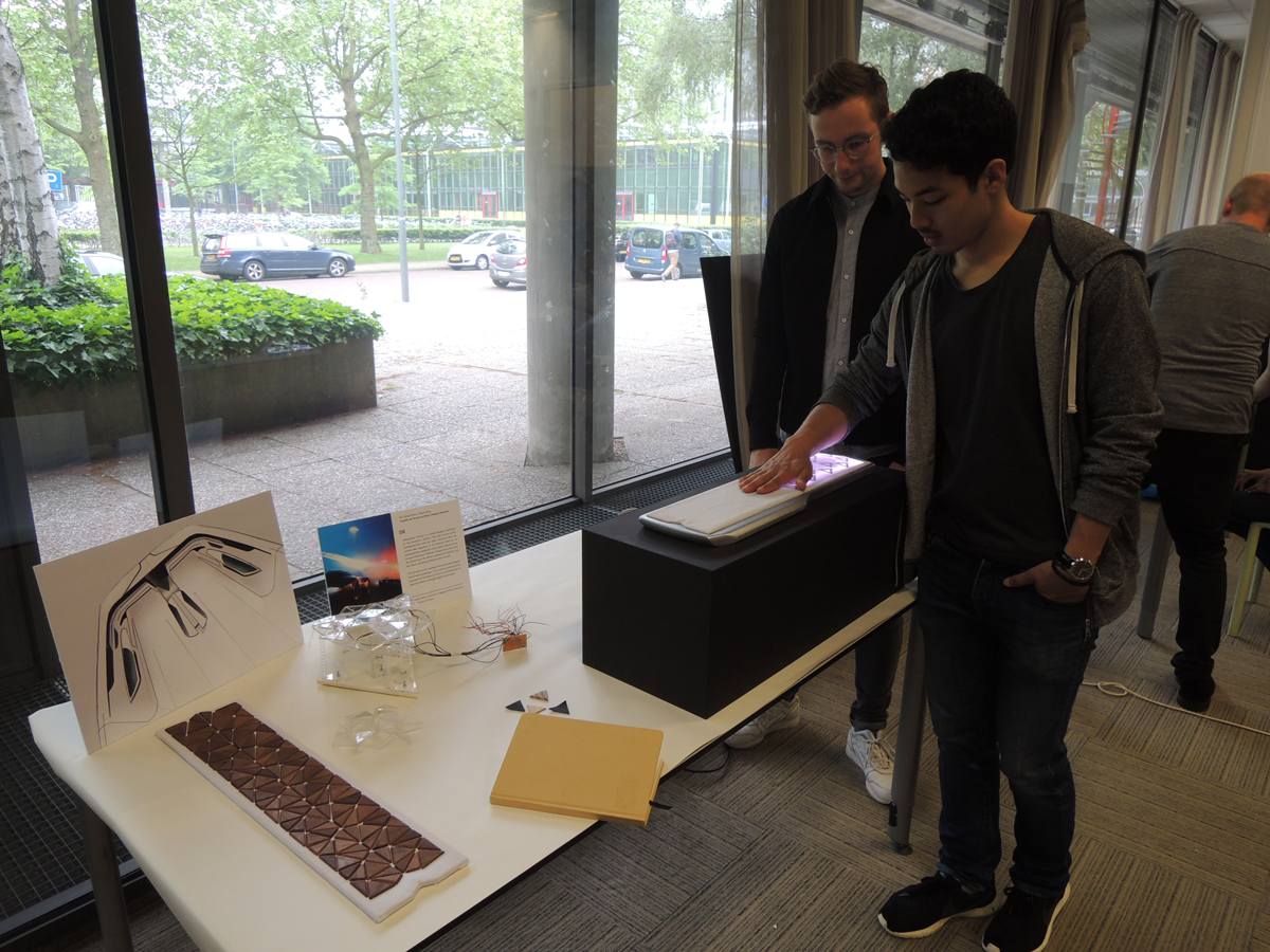 Demo Day stand